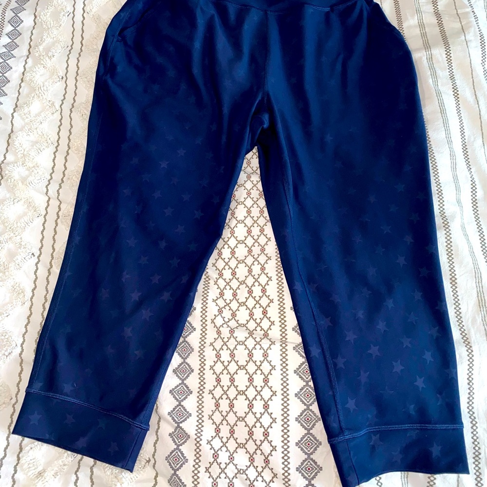 Old Navy Powersoft Cropped Joggers, Navy w/ Star Accents, Size XXL